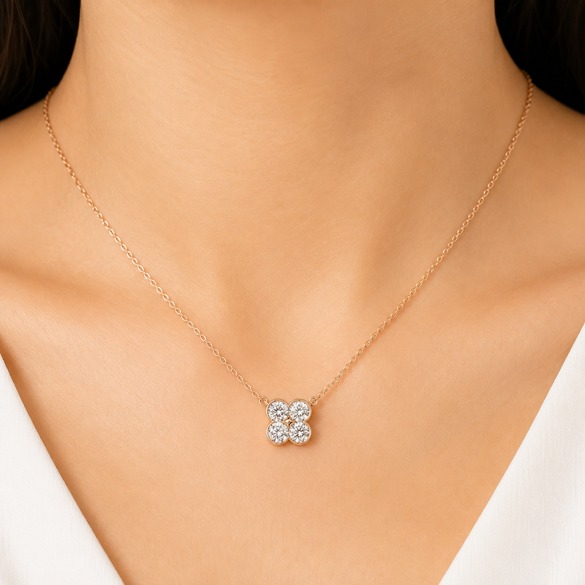 Clover Light Diamond Chain Pendant